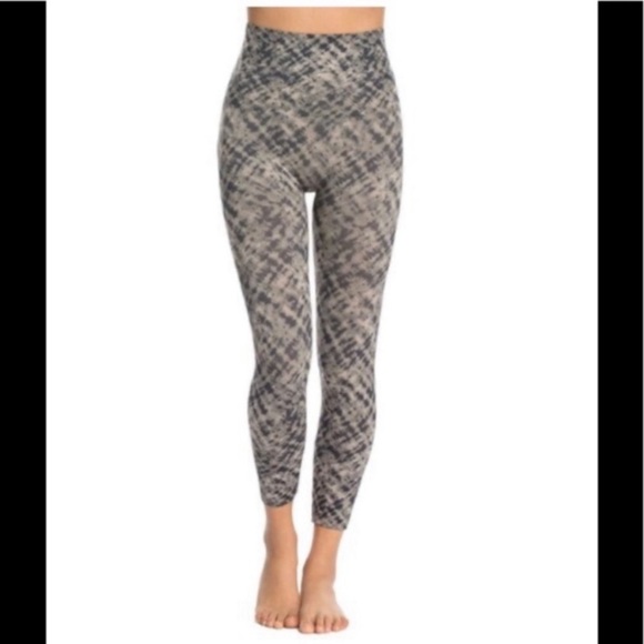 NWT SPANX Look at me Now Legging Gray Multi S/2-4 - Picture 2 of 6